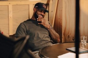 Windhorst:詹姆斯认为球迷想看纯粹关于篮球的播客是大错特错