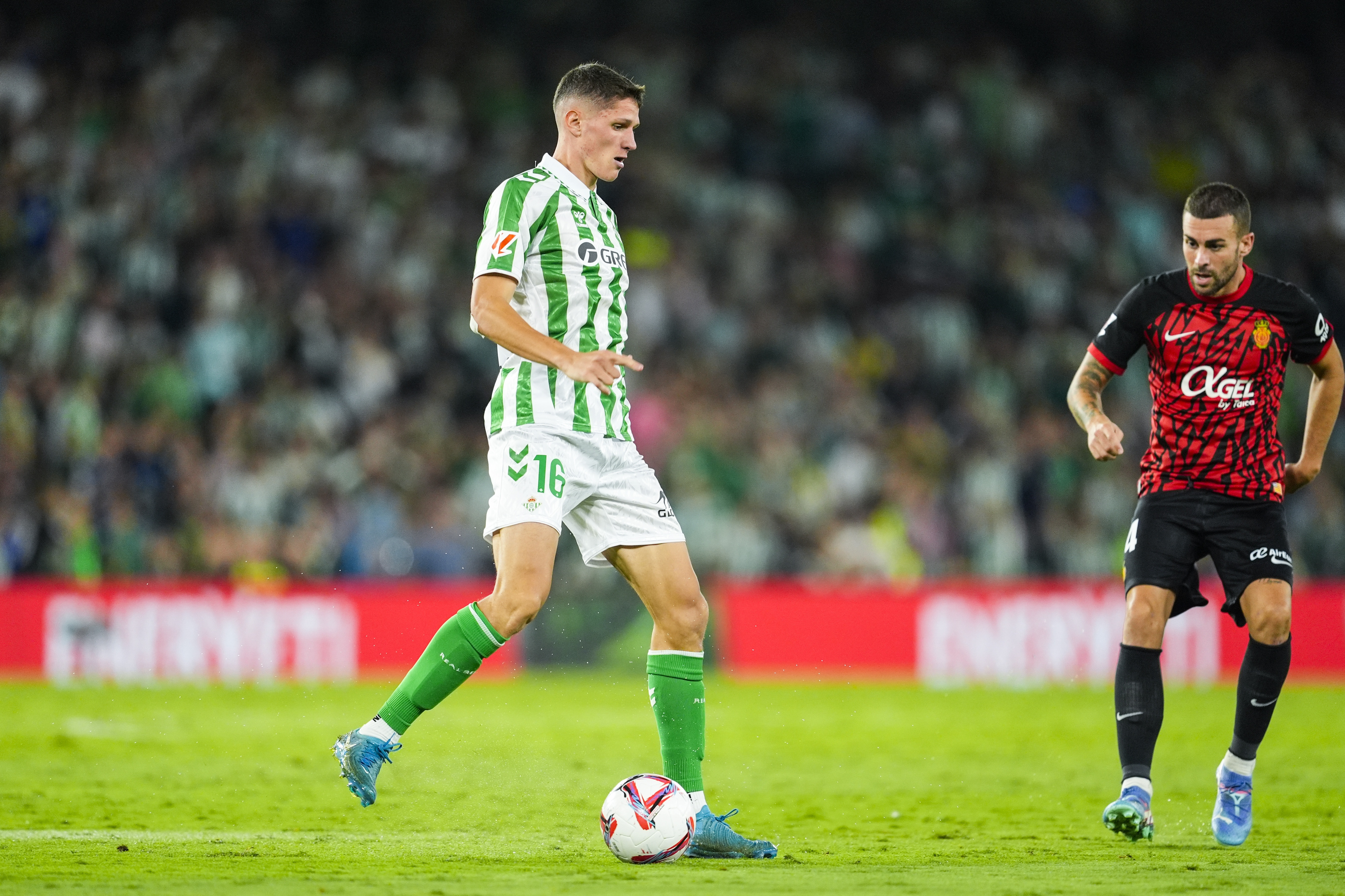 阿尔蒂米拉:我小时候发育成长较晚又瘦又矮,因此离开巴萨青年队