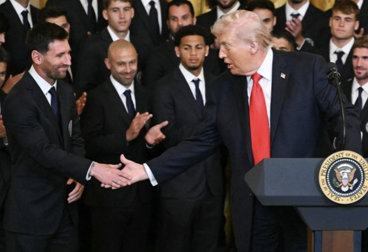 开云体育官网-38岁梅西率全队造访白宫！特朗普称他比贝利出色 曾夸赞C罗是GOAT
