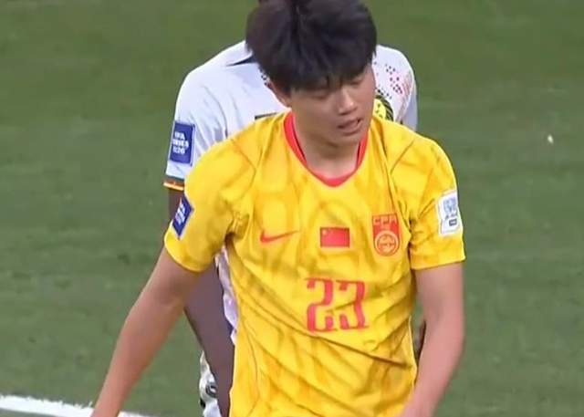 开云-太强！杨希首次代表国足2场抢断11次：单挑完胜法甲球星！